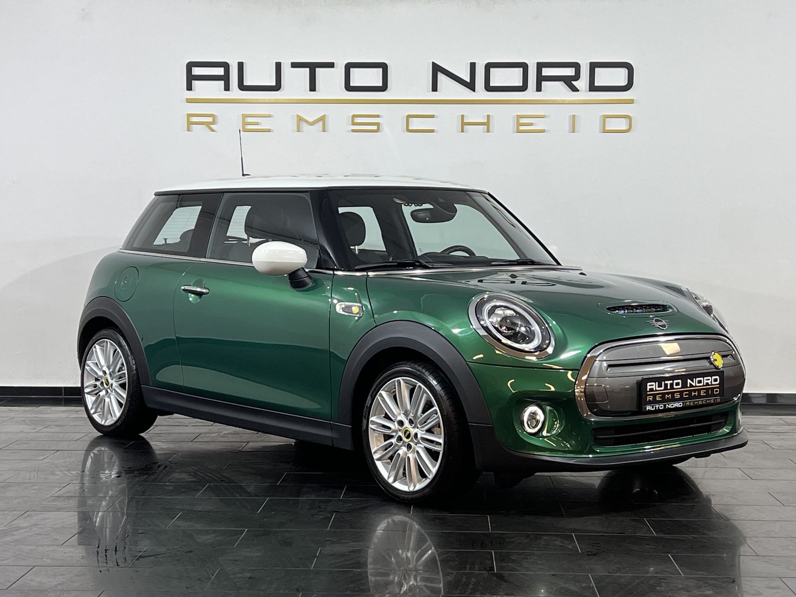MINI Cooper SE Trim - Samsaru's Car Outlet
