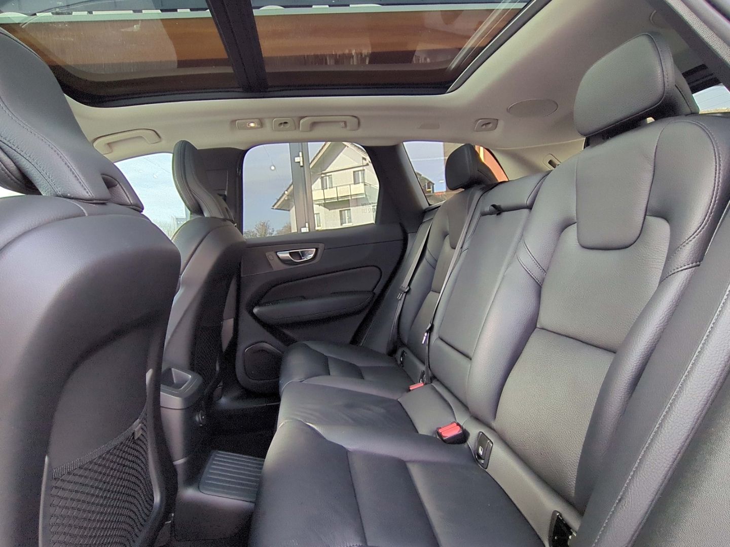 Volvo XC60 Plus Dark Recharge Plug-In Hybrid AWD T8 Tw