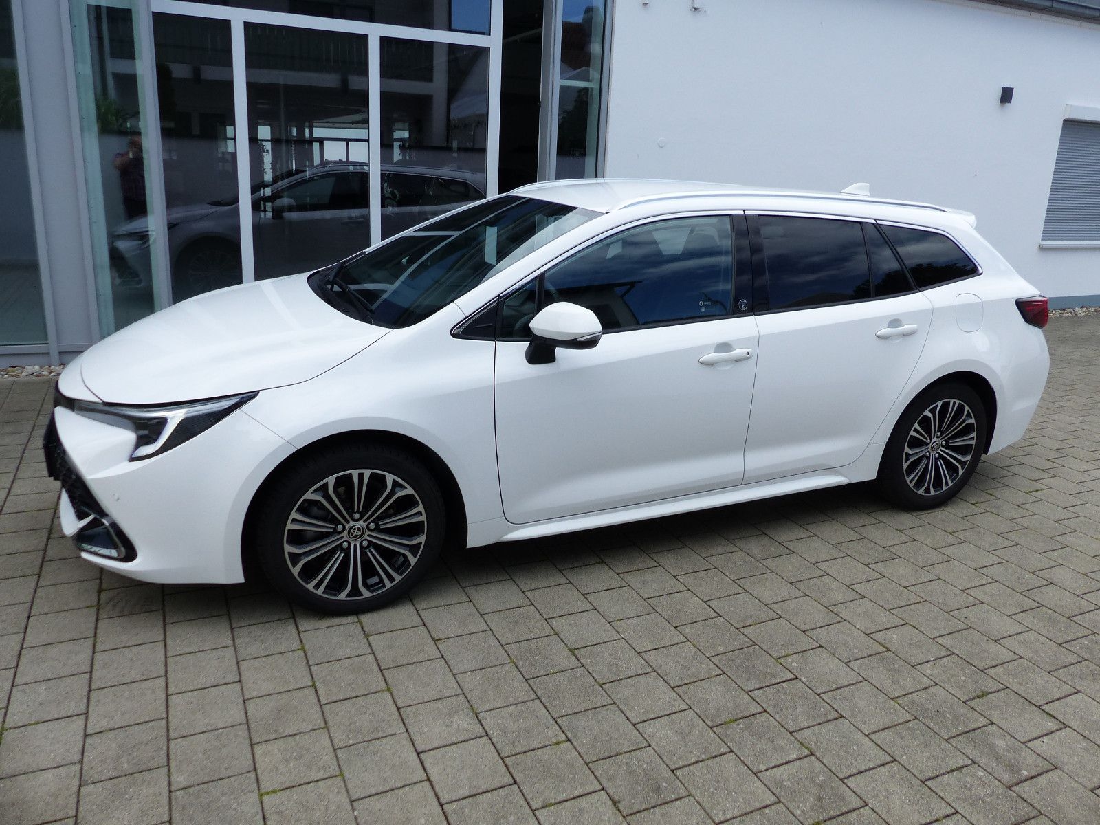 Toyota Corolla TS 2.0 Hybrid Team D Navi Totwinkel PDC