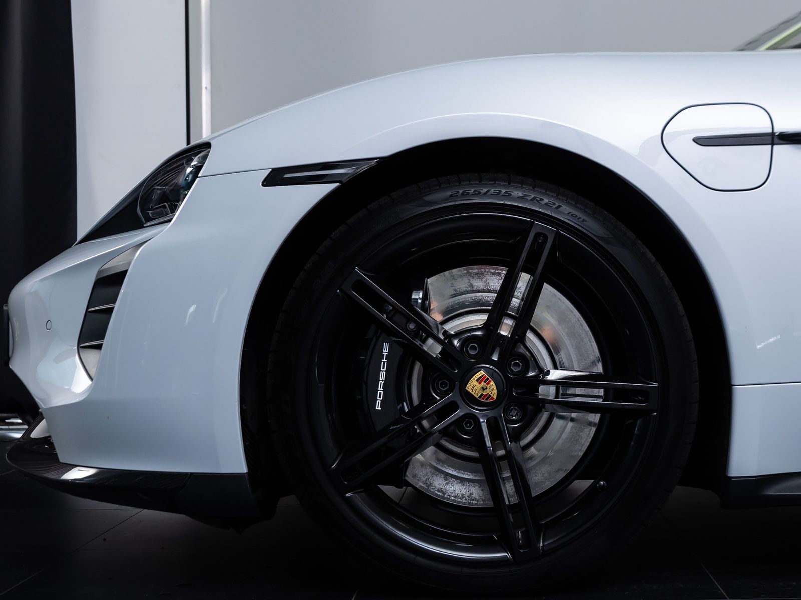 Porsche Taycan GTS Sport Turismo SPORTDESIGN CARBON*BURM
