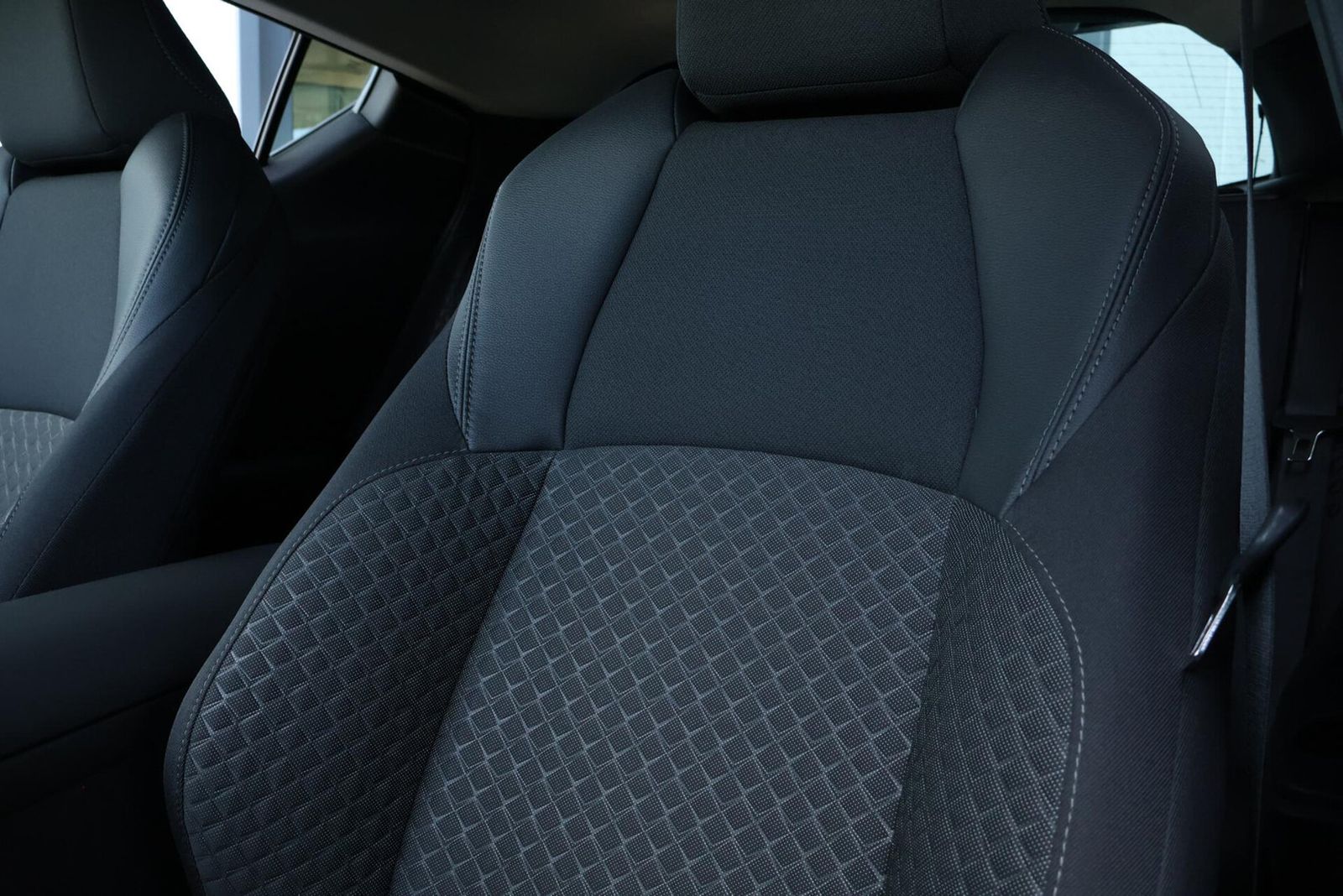 Toyota C-HR 1.8 Hybrid Dynamic - Samsaru's Car Outlet