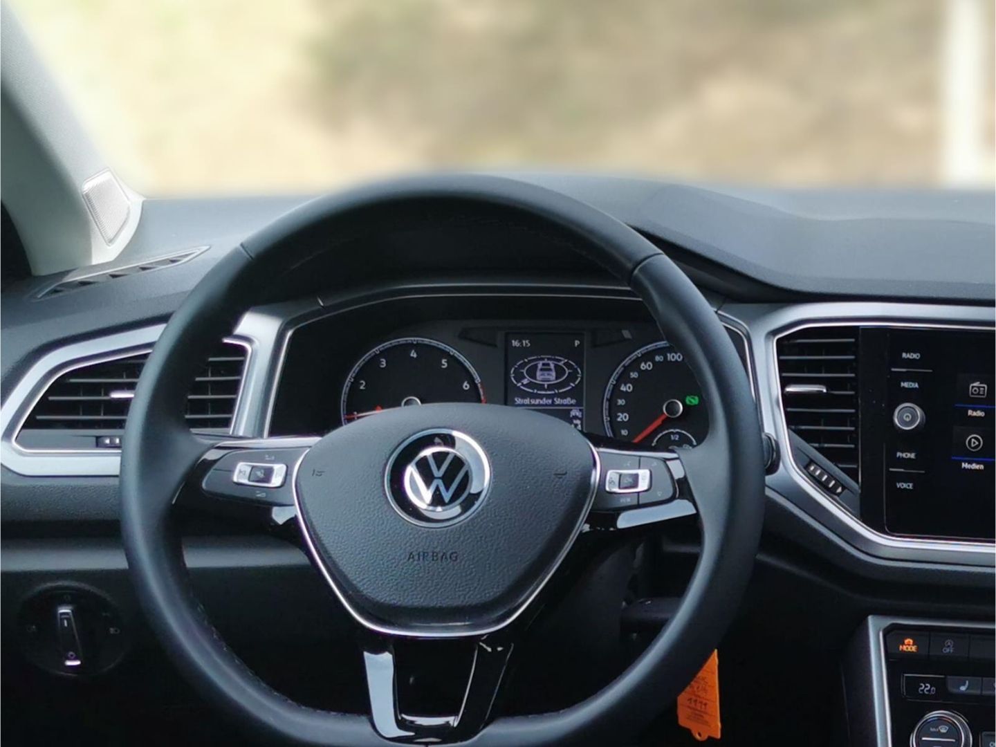 Volkswagen T-Roc Active 1.5 TSI DSG - Samsaru's Car Outlet