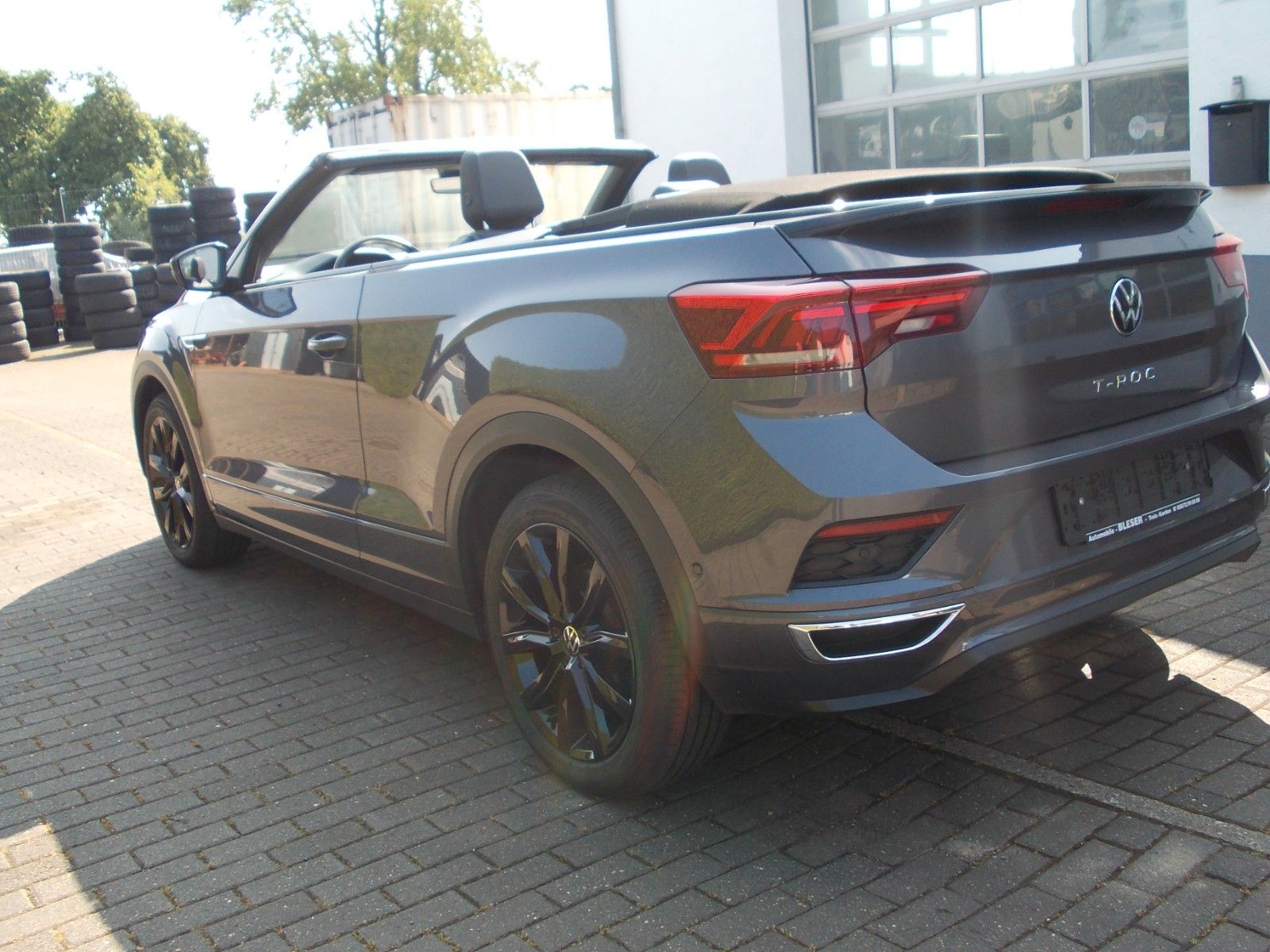Volkswagen T-Roc R-Line - Samsaru's Car Outlet