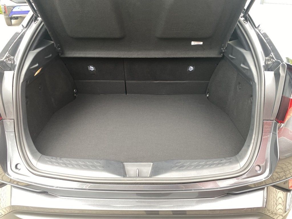 Toyota C-HR 2.0 Hybrid - Samsaru's Car Outlet