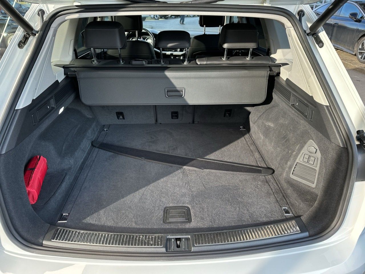 Volkswagen Touareg 3.0 V6 TDI Elegance 4Motion - Samsaru's Car Outlet