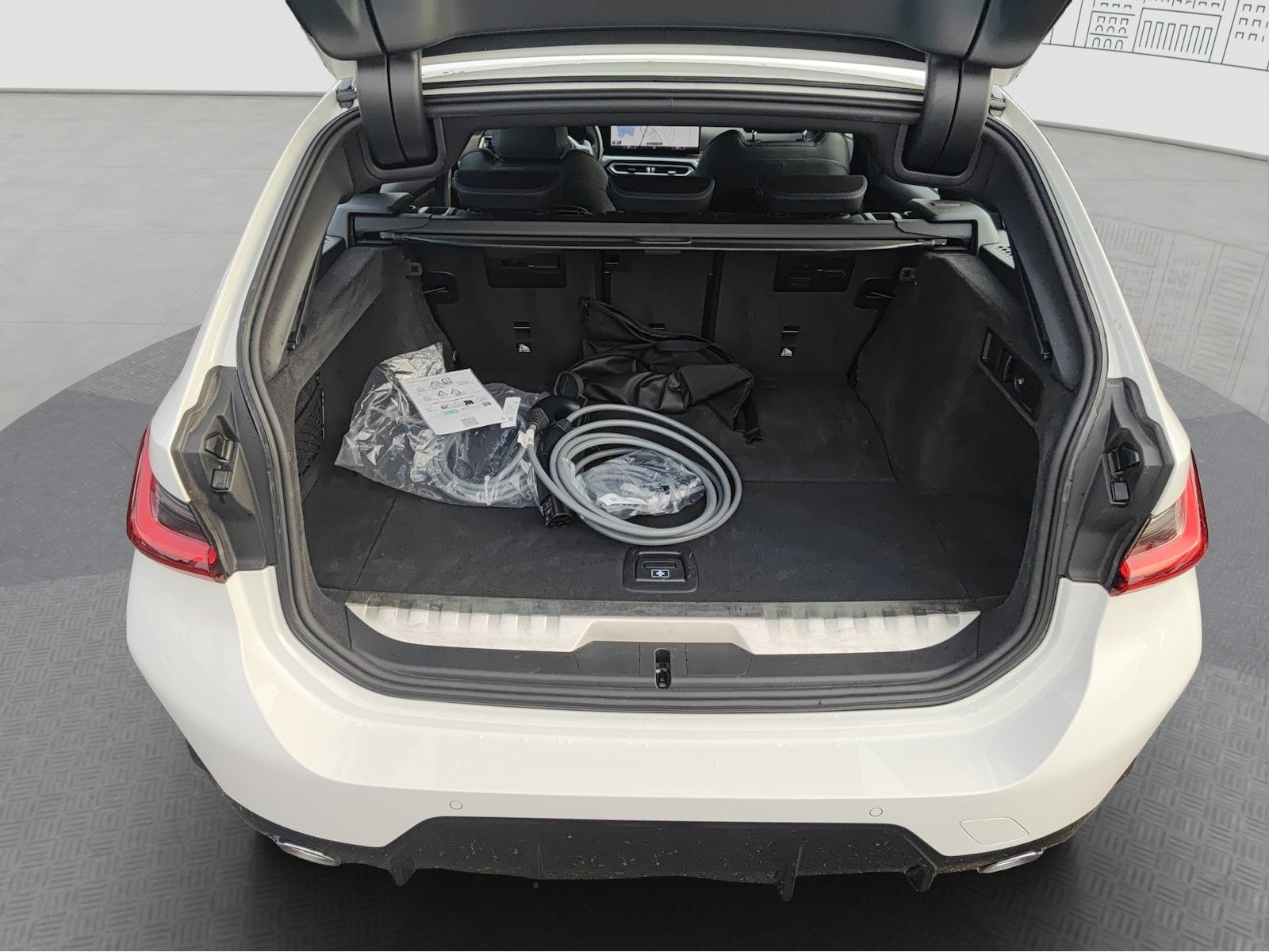 BMW 330e xDrive M Sport - Samsaru's Car Outlet