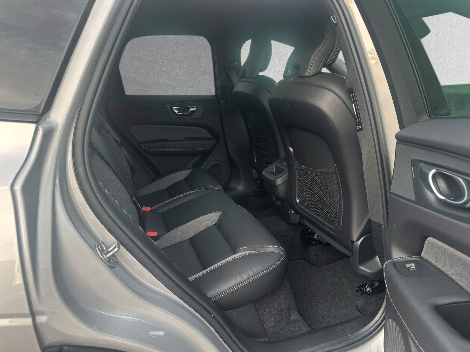 Volvo XC60 B5 AWD Mild-Hybrid Plus Dark AHK ACC BLIS