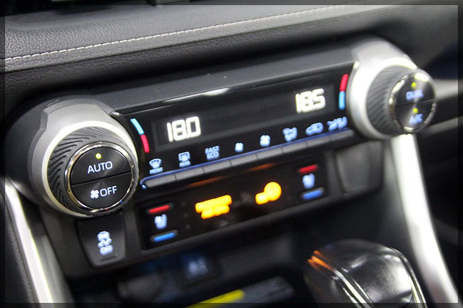 Toyota RAV 4 2.5 Hybrid Lounge AWD - Samsaru's Car Outlet