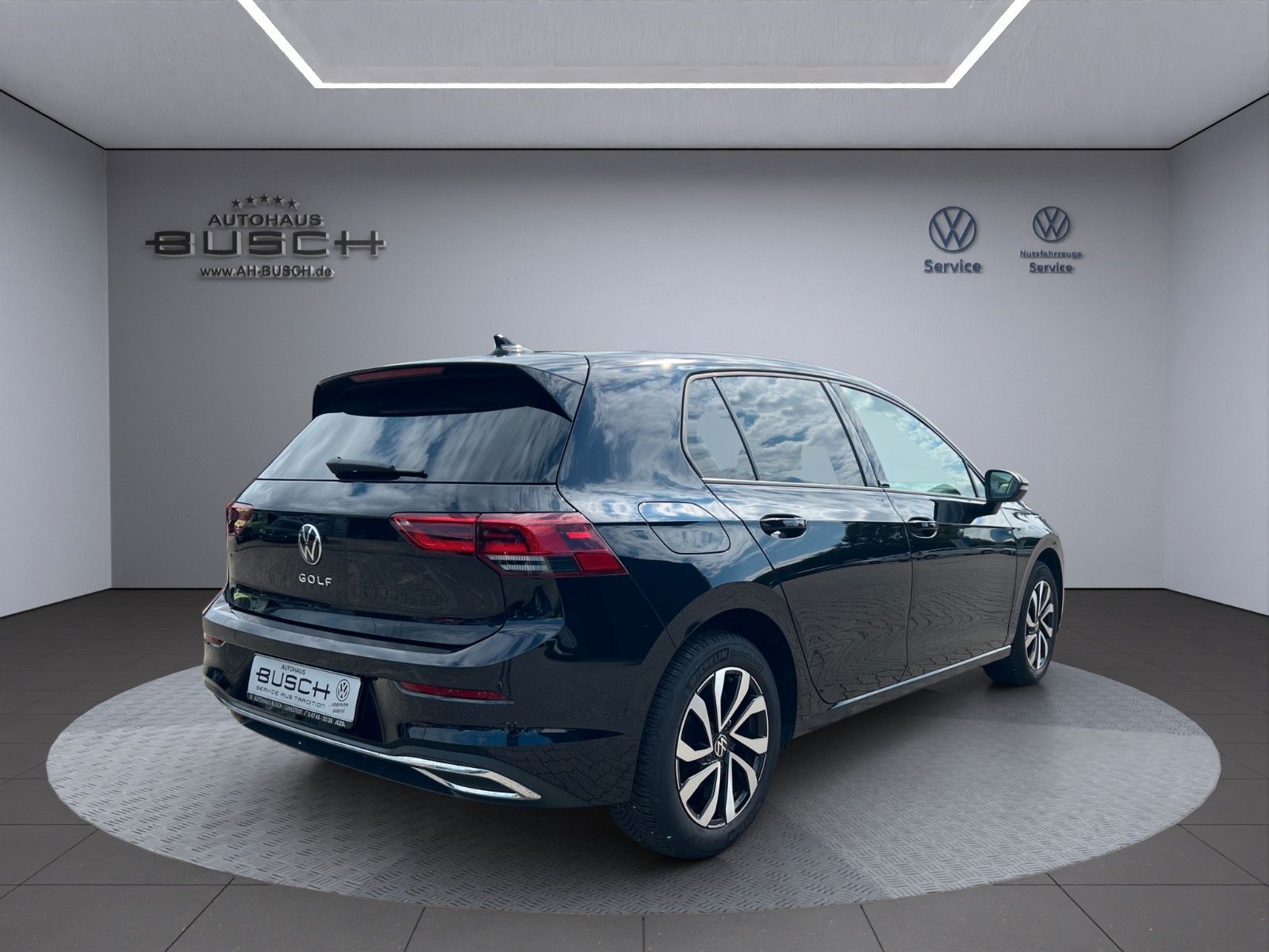 Volkswagen Golf VIII Active 1.5 TSI - Samsaru's Car Outlet