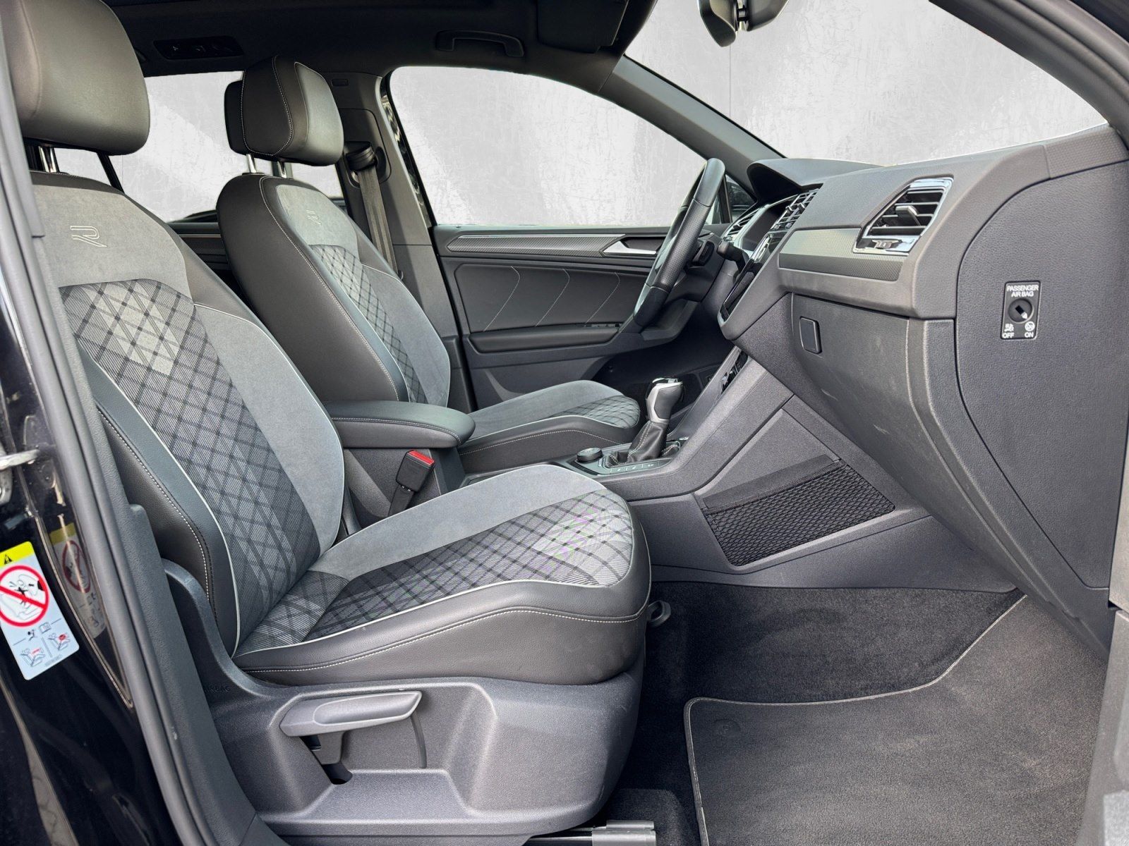 Volkswagen Tiguan 2.0 TDI DSG R-Line 4M NAVI/PANO/AHK
