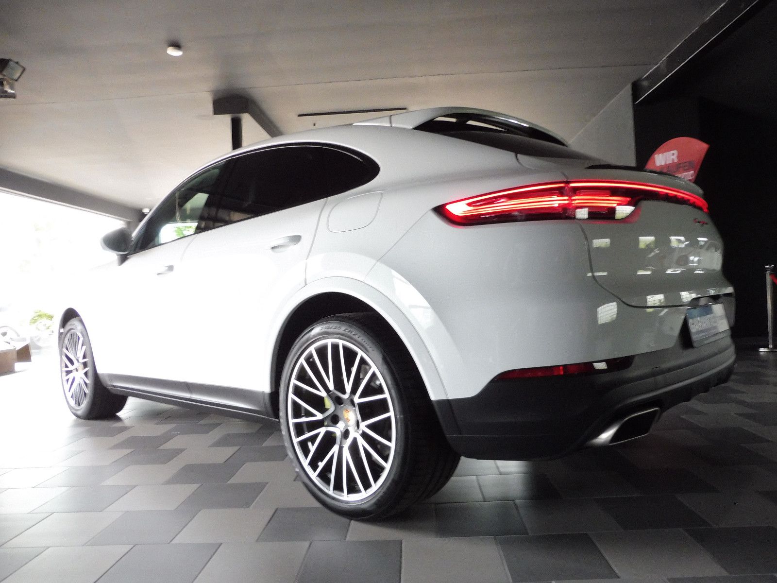 Porsche Cayenne Coupe E-Hybrid Approved/360°/Spur/Pano
