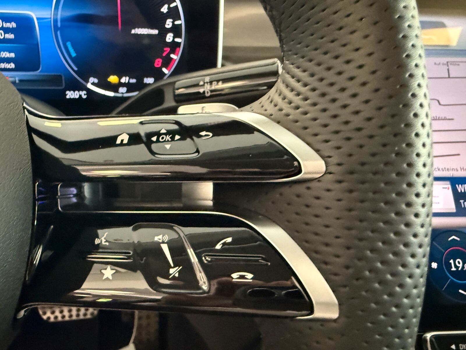 Mercedes-Benz GLC 300 e 4M AMG - Samsaru's Car Outlet