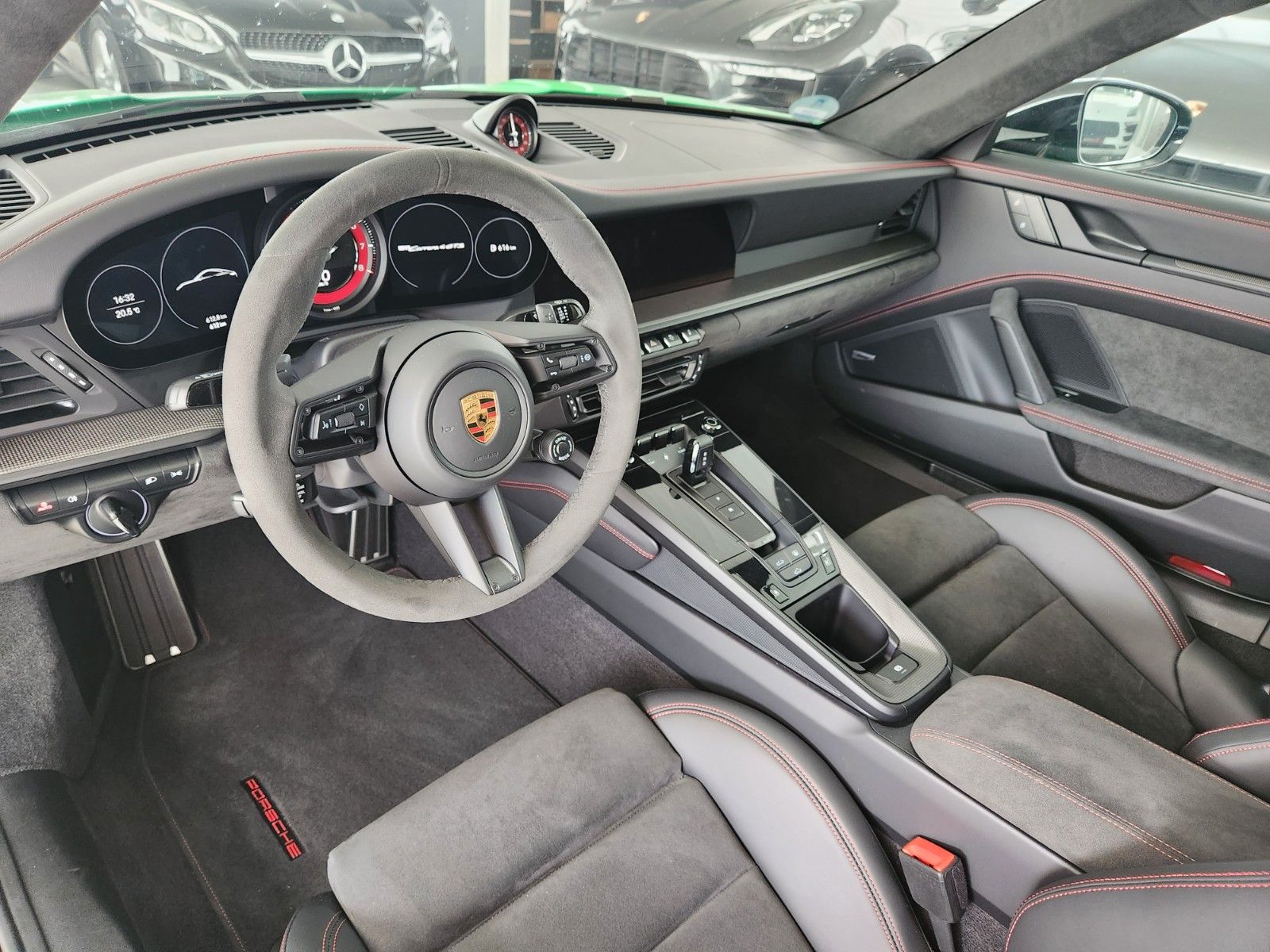 Porsche 992 Carrera 4 GTS Exclusiv - Samsaru's Car Outlet