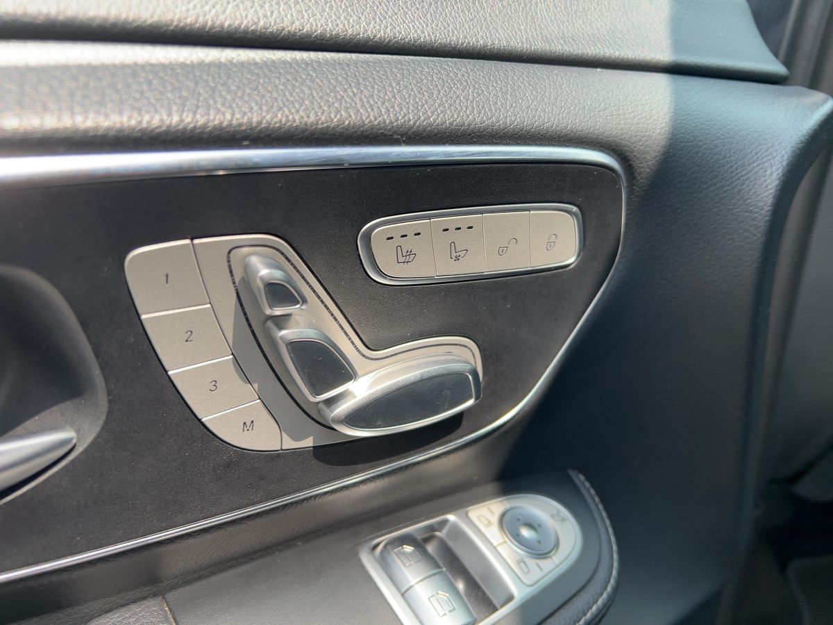 Mercedes-Benz V 300d 4M AMG Design Avantgarde - Samsaru's Car Outlet