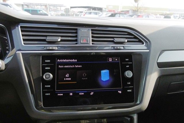 Volkswagen Tiguan 1.4 eHybrid Elegance - Samsaru's Car Outlet