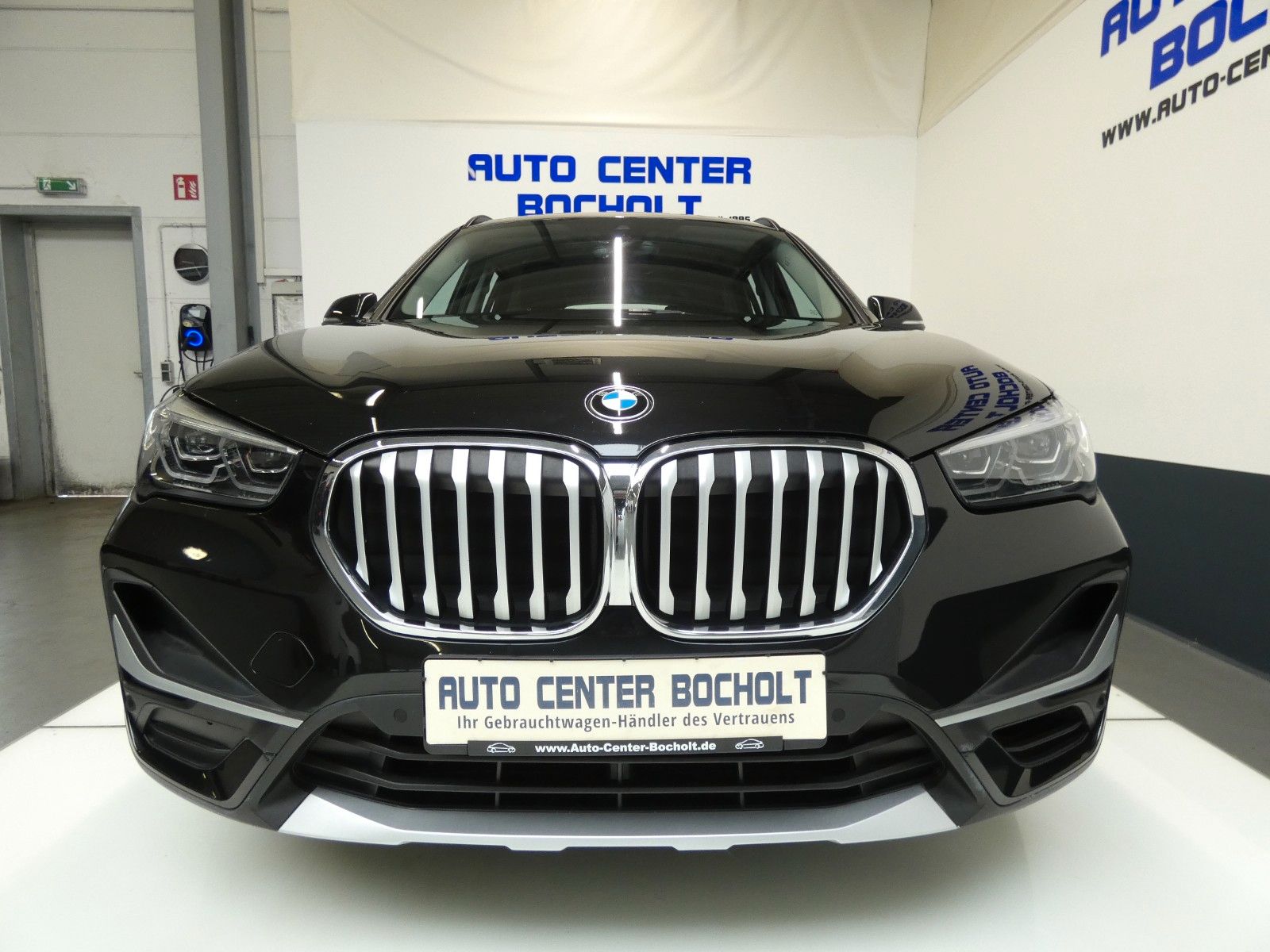 BMW X1 xDrive 20 i xLine - Samsaru's Car Outlet