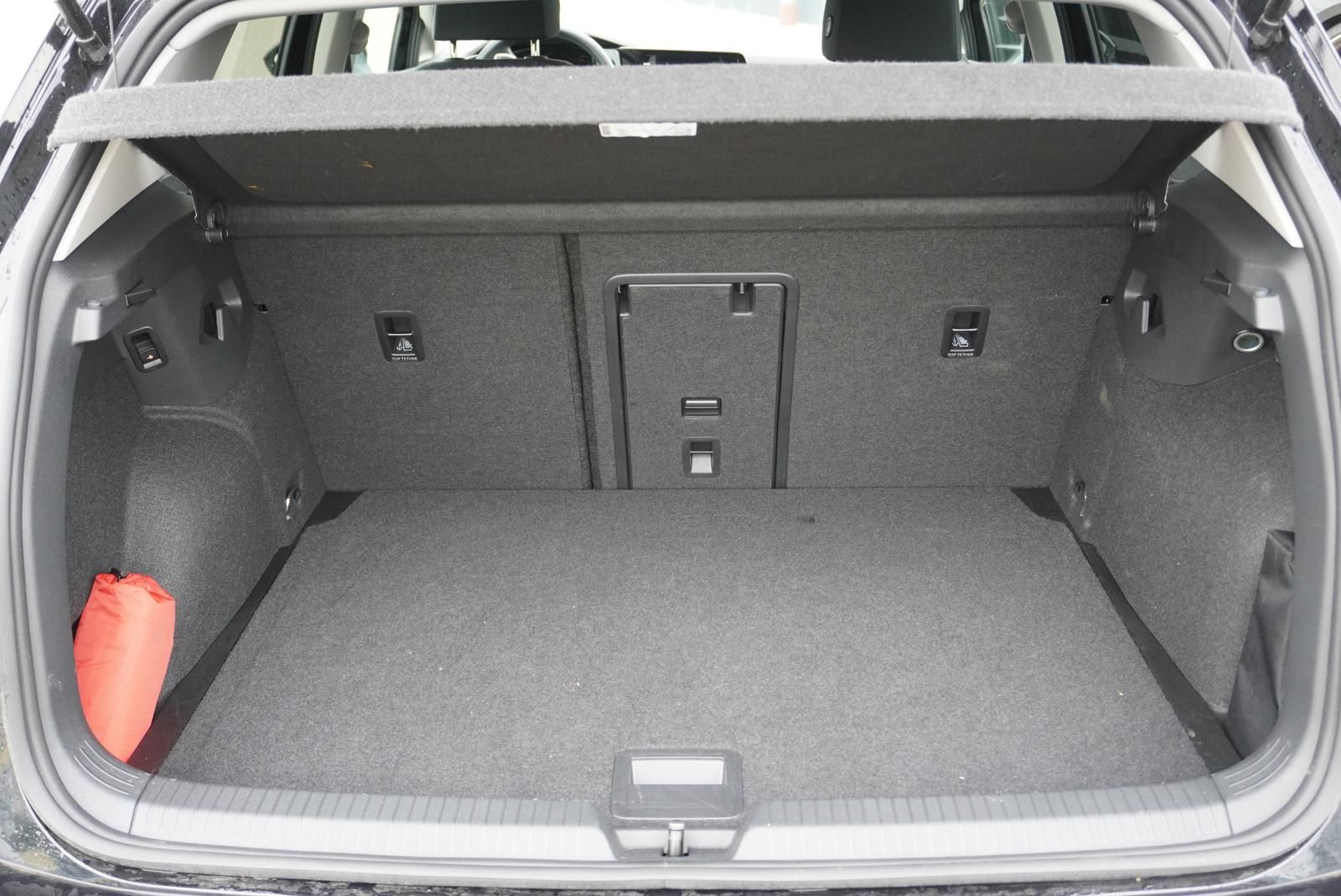Volkswagen Golf VIII 1.5 TSI MOVE - Samsaru's Car Outlet