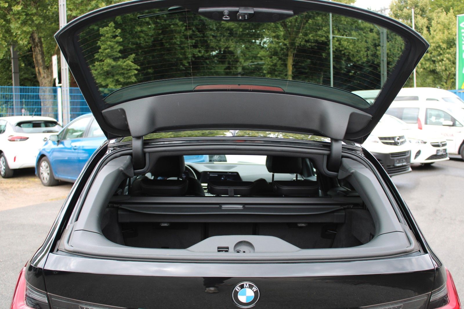 BMW 320 d Sport Line - Samsaru's Car Outlet