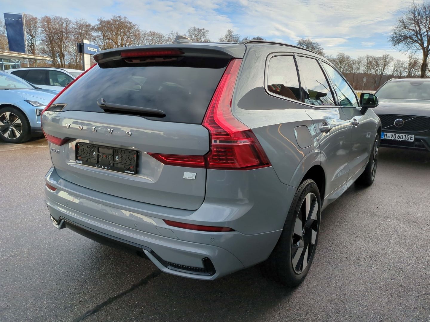 Volvo XC60 Plus Dark Recharge Plug-In Hybrid AWD T8 Tw