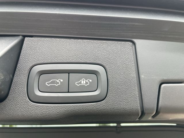 Volvo XC60 B4 2WD Momentum Pro Mild-Hybrid - Samsaru's Car Outlet