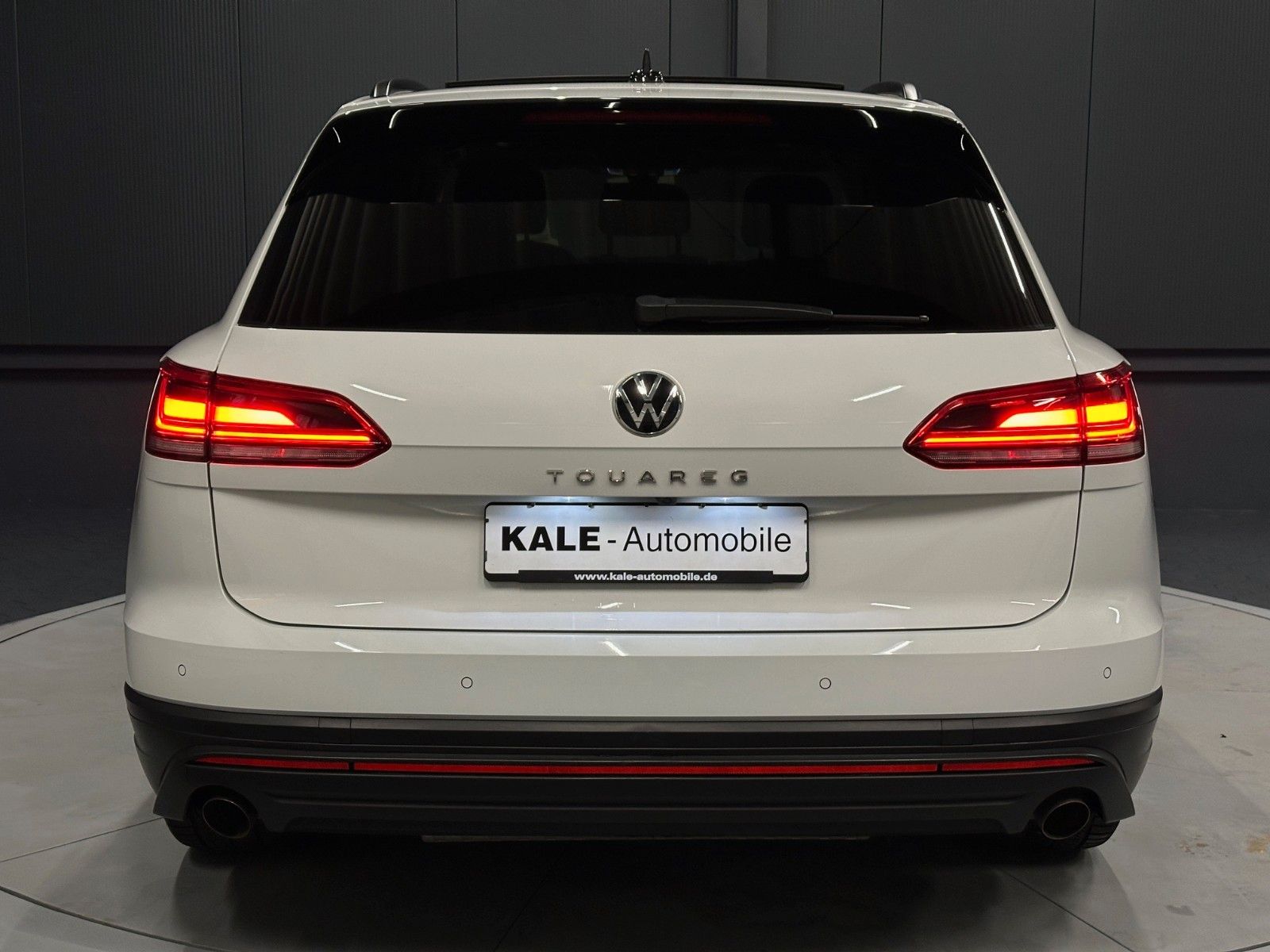 Volkswagen Touareg V6 TDI 4Motion - Samsaru's Car Outlet