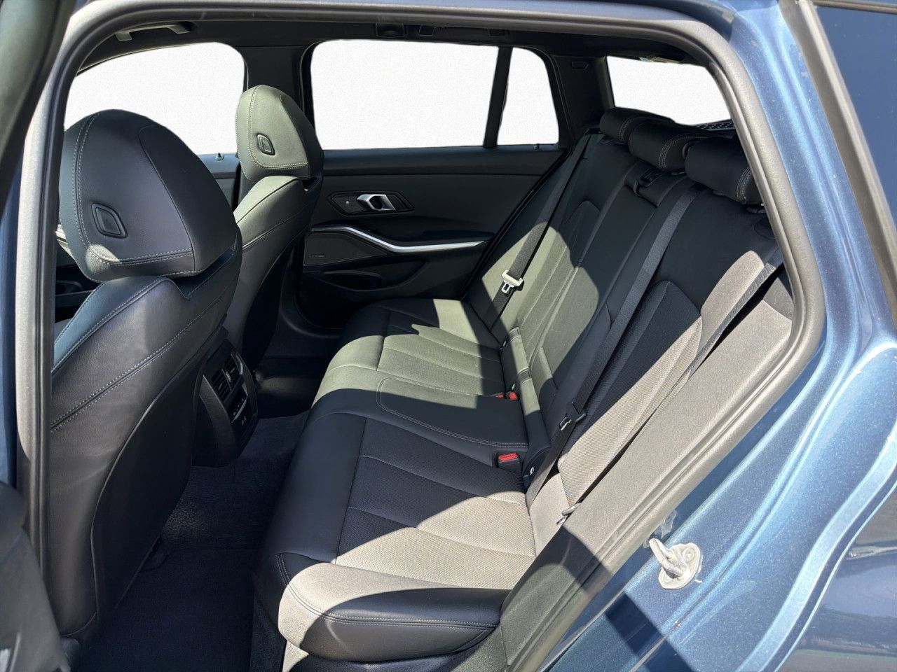 BMW 330e xD T M SPORT DA St+Go Pano HK Leas ab 393.-