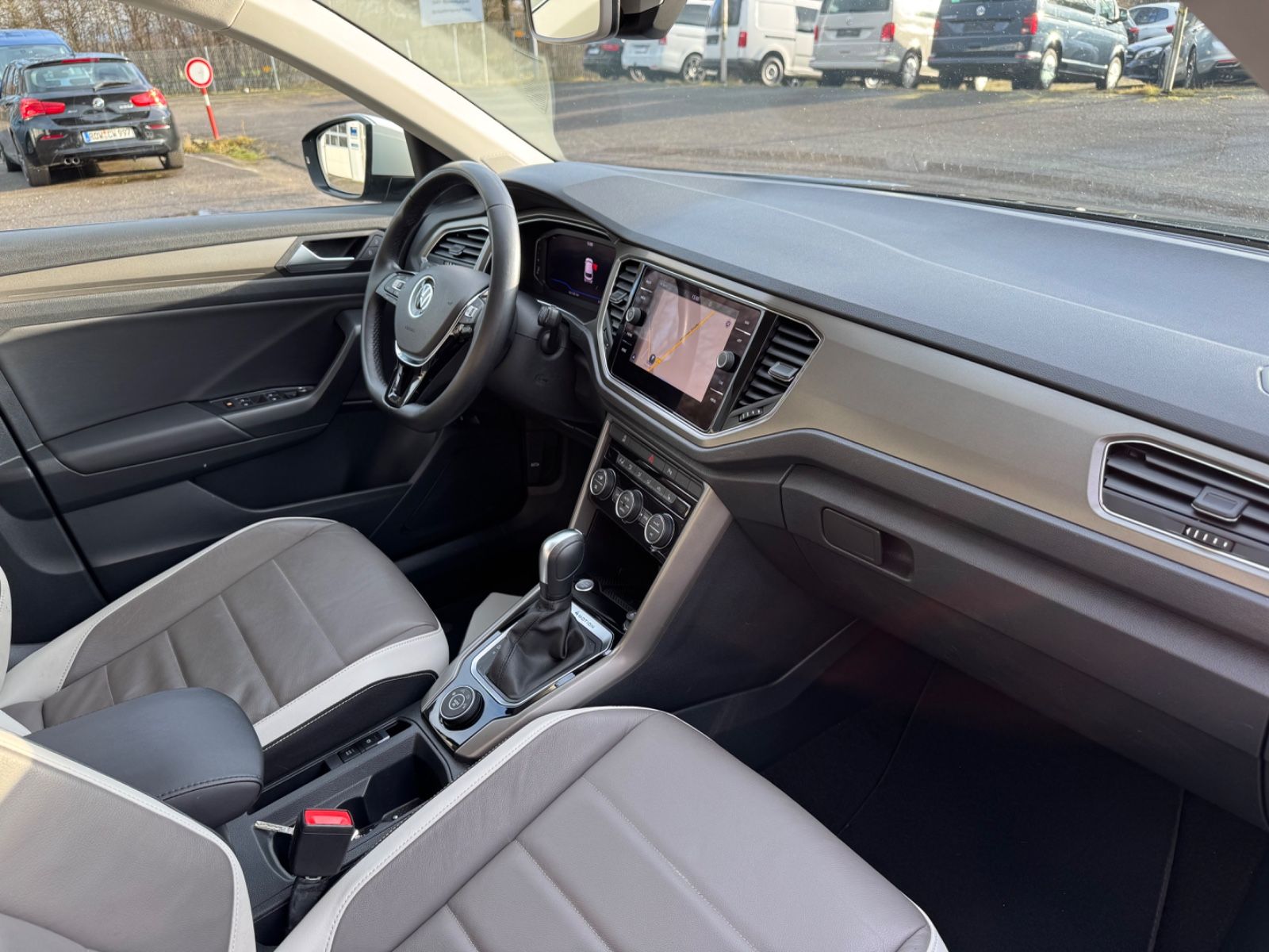 Volkswagen T-Roc Style 4Motion R-Line - Samsaru's Car Outlet