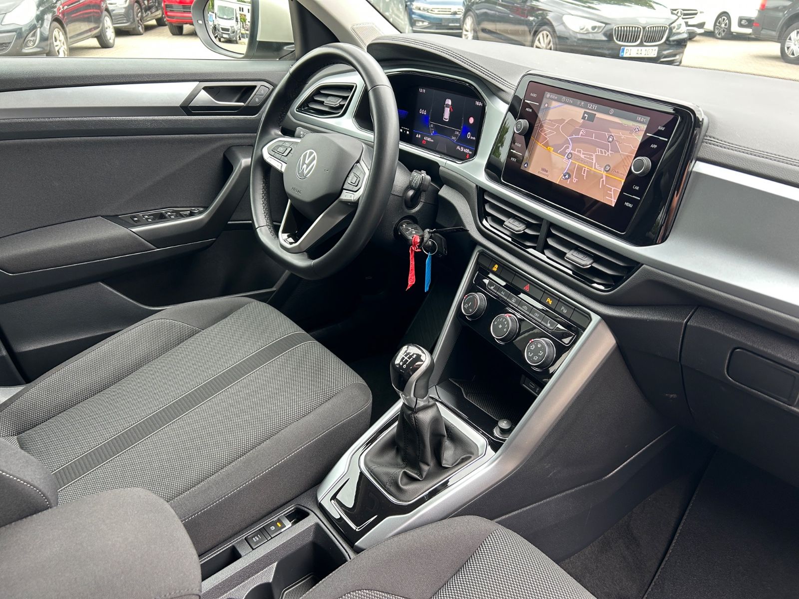 Volkswagen T-Roc 1.0 TSI Life - Samsaru's Car Outlet