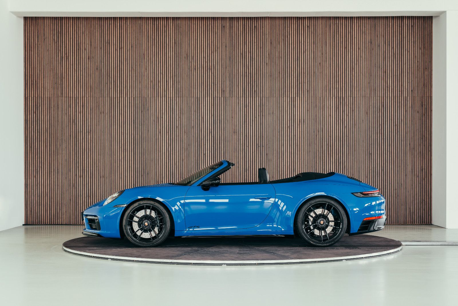 Porsche 992 Carrera 4 GTS Cabriolet, Sharkblue, MwSt awb