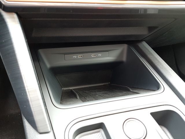 Cupra Leon Sportstourer 1.5 eTSI DSG - Samsaru's Car Outlet