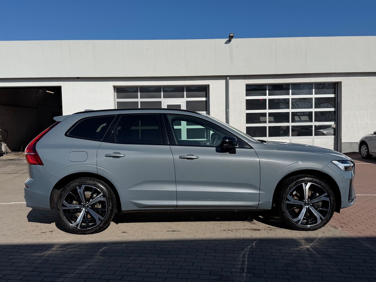 Volvo XC60 B4 B Plus Dark*H&K*360°*PANO*AHK*STHZG*