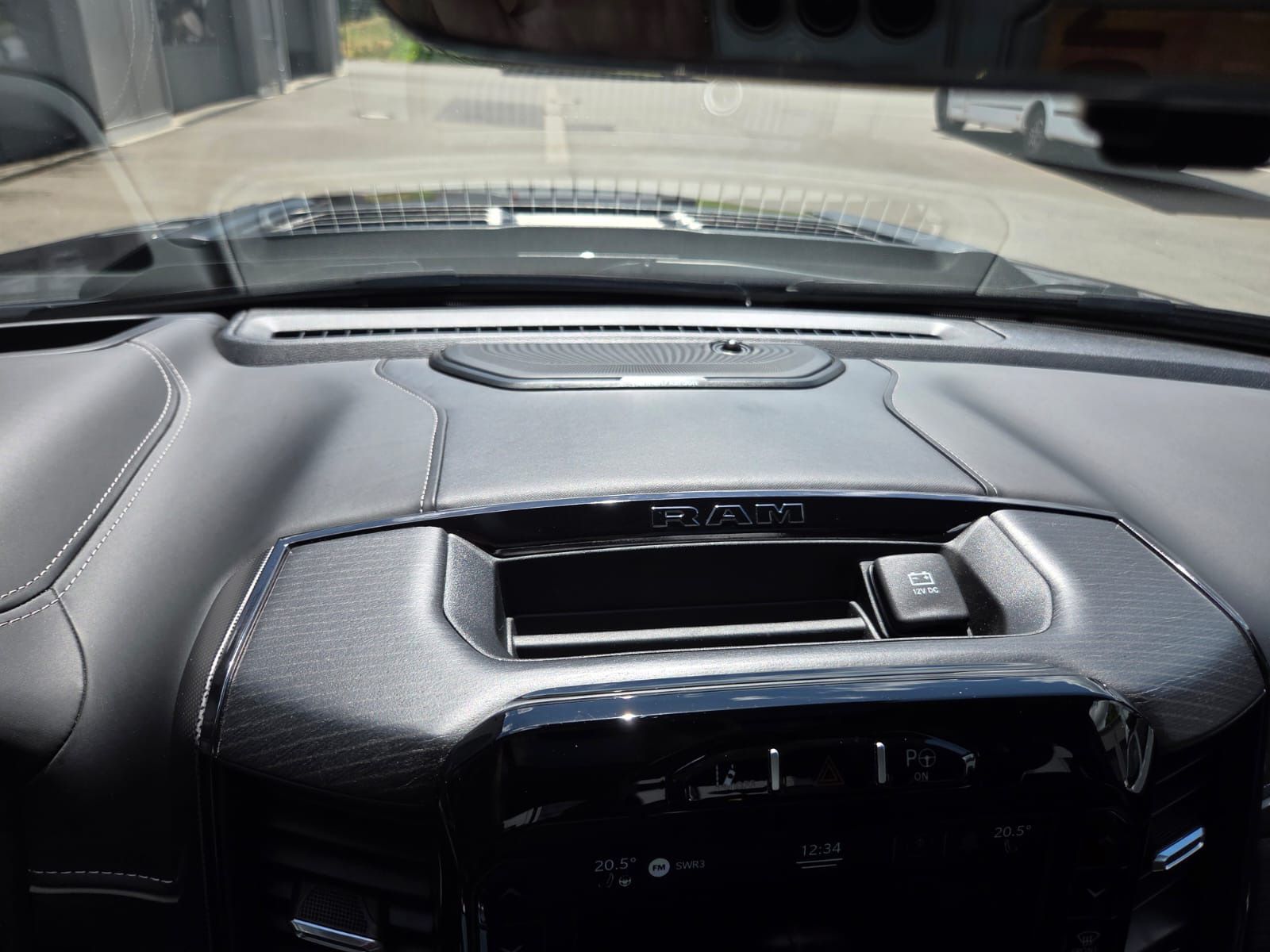 Dodge RAM 1500HEMI 5.7 4x4Limited Night Edition SSD