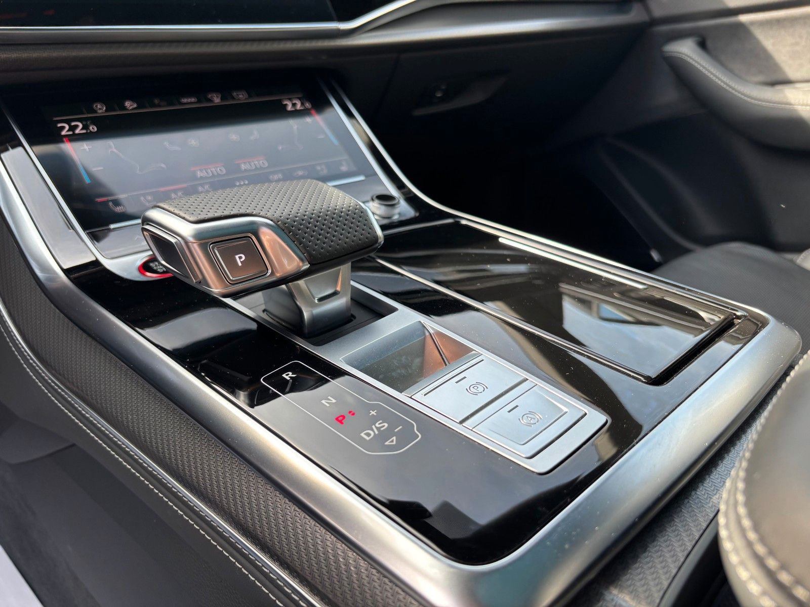 Audi RSQ8 Dynamik+*Keramik*B&O*Pano*Soft-Close*AHK*23