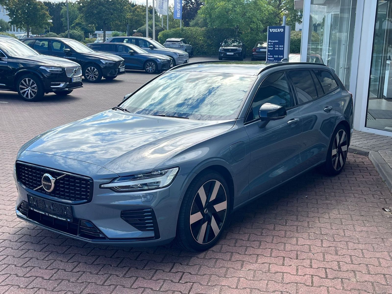 Volvo V60 T8 AWD Recharge Ultimate Dark Auto
