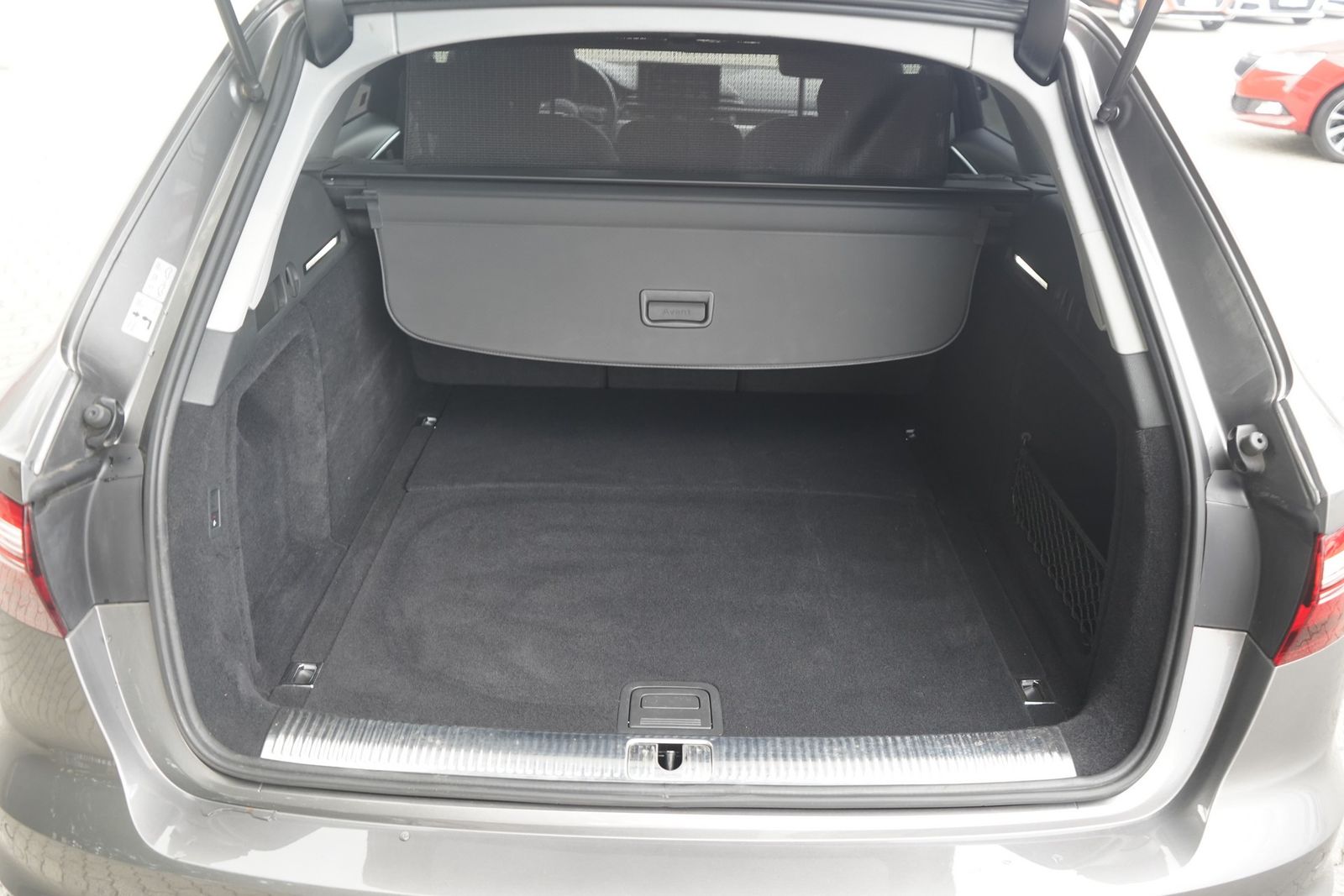 Audi A4 2.0 TDI Avant - Samsaru's Car Outlet