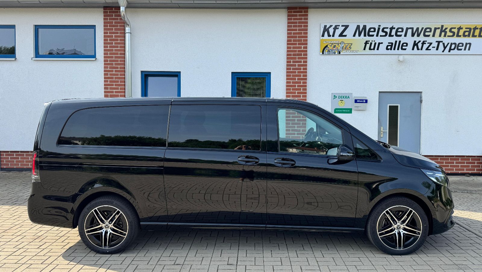 Mercedes-Benz V 300d AVANGARDE AMG - Samsaru's Car Outlet