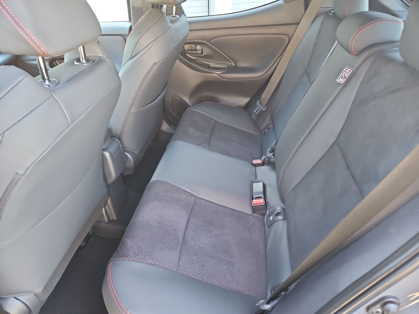 Toyota Yaris Hybrid GR Sport 1.5 Dual-VVT-iE EU6e, SHZ