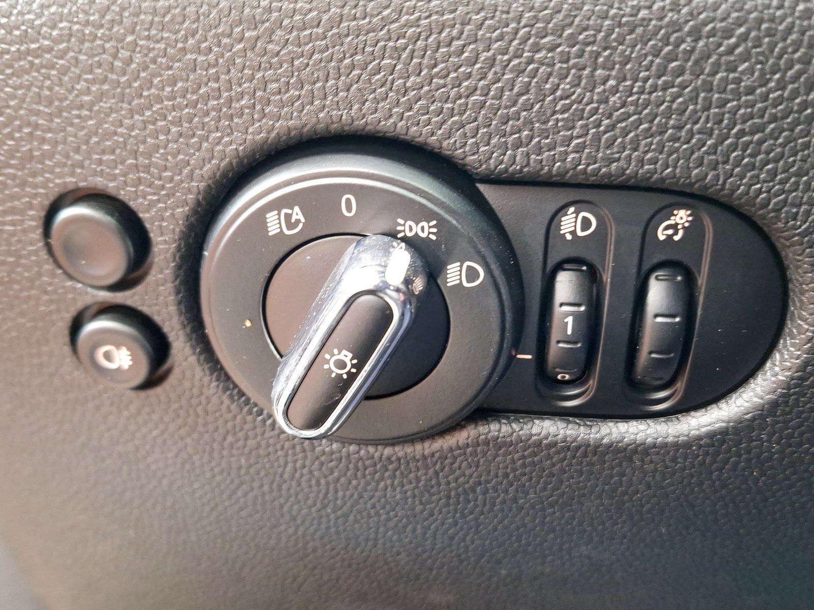 MINI Cooper - Samsaru's Car Outlet