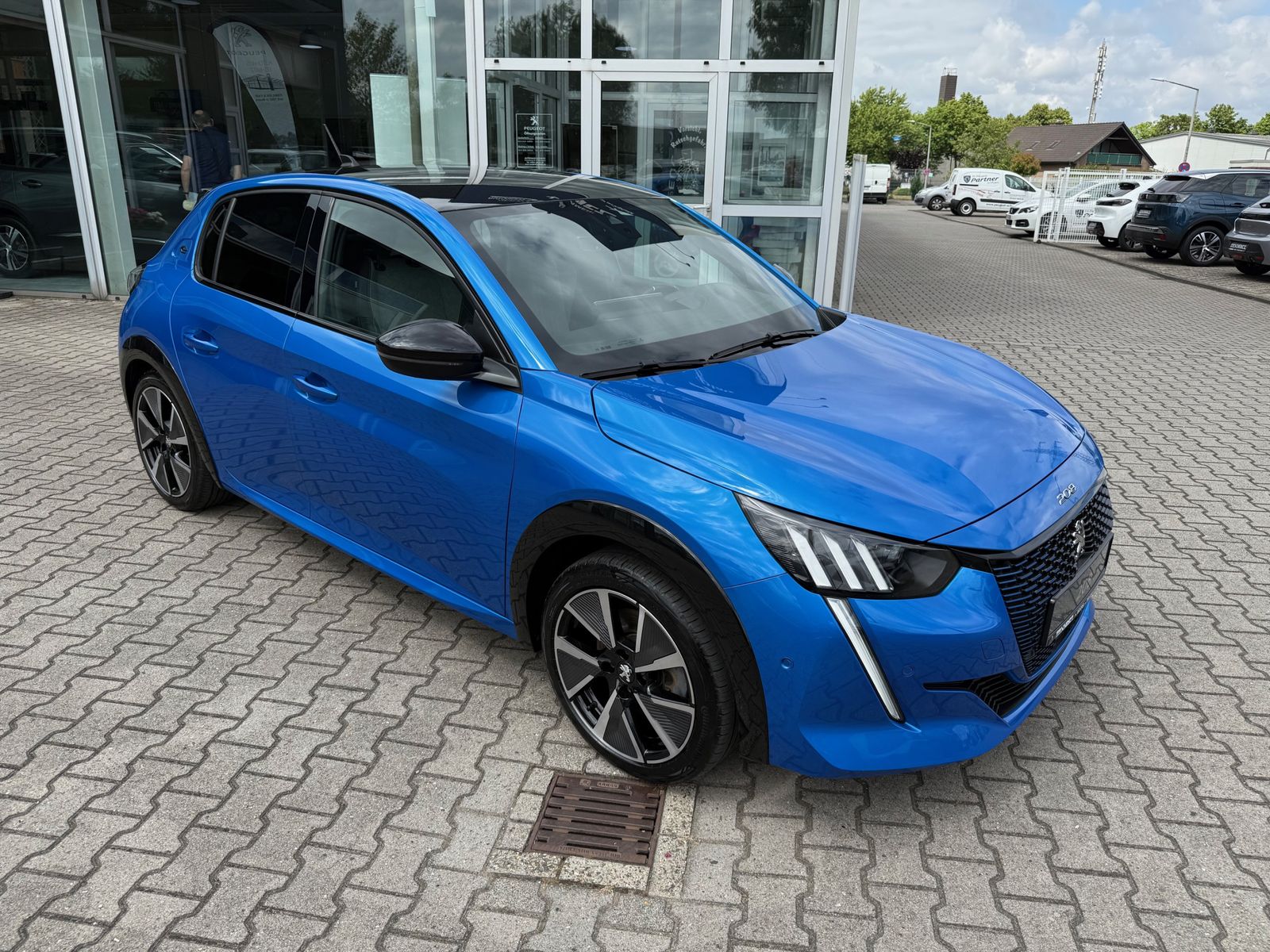 Peugeot 208 e- GT - Samsaru's Car Outlet
