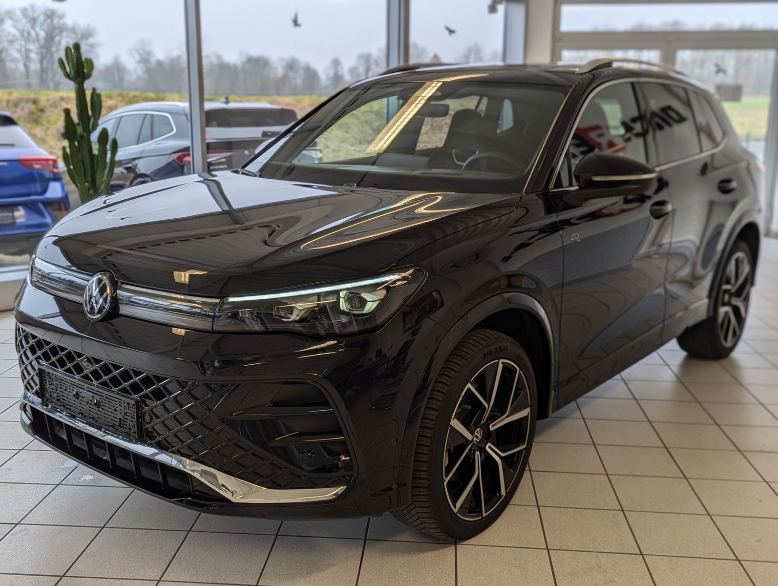 Volkswagen Tiguan 2.0TDI R-Line 4M Pano H/K AHK Matrix 20"