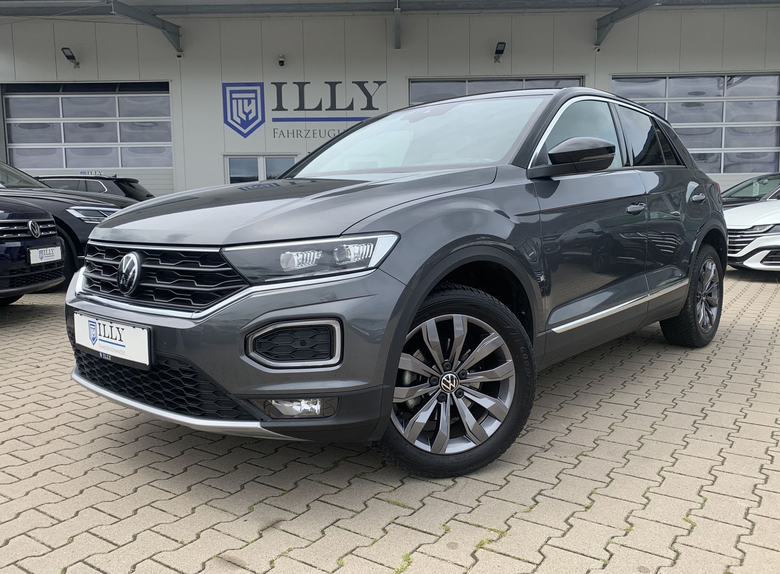 Volkswagen T-Roc 1.5 TSI Sport - Samsaru's Car Outlet