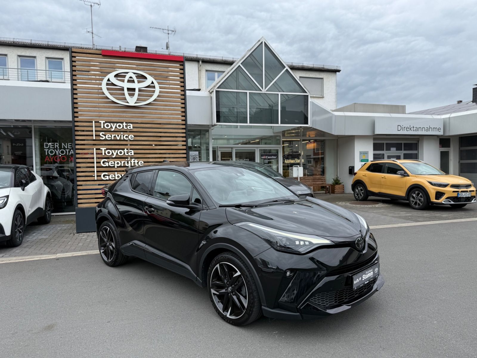 Toyota C-HR Hybrid GR Sport Black - Samsaru's Car Outlet