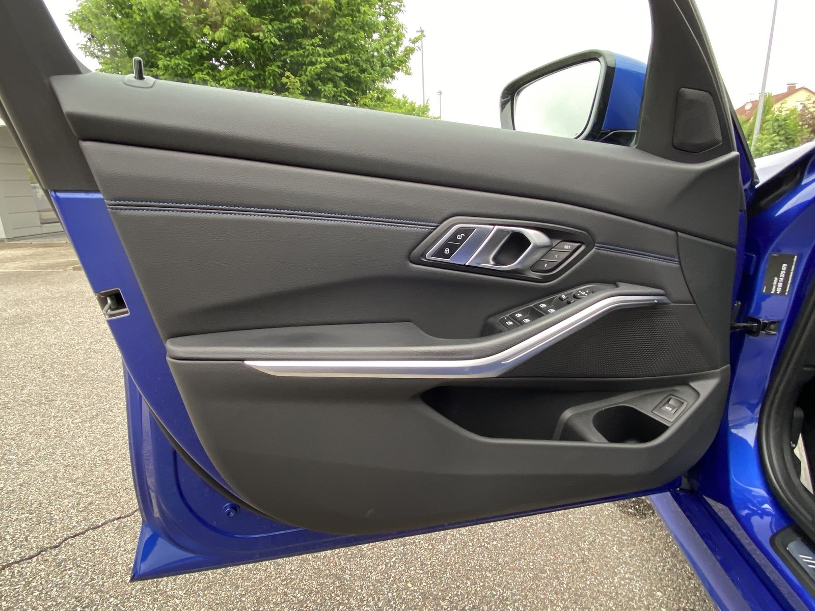 BMW 330d Limousine M Sport - Samsaru's Car Outlet