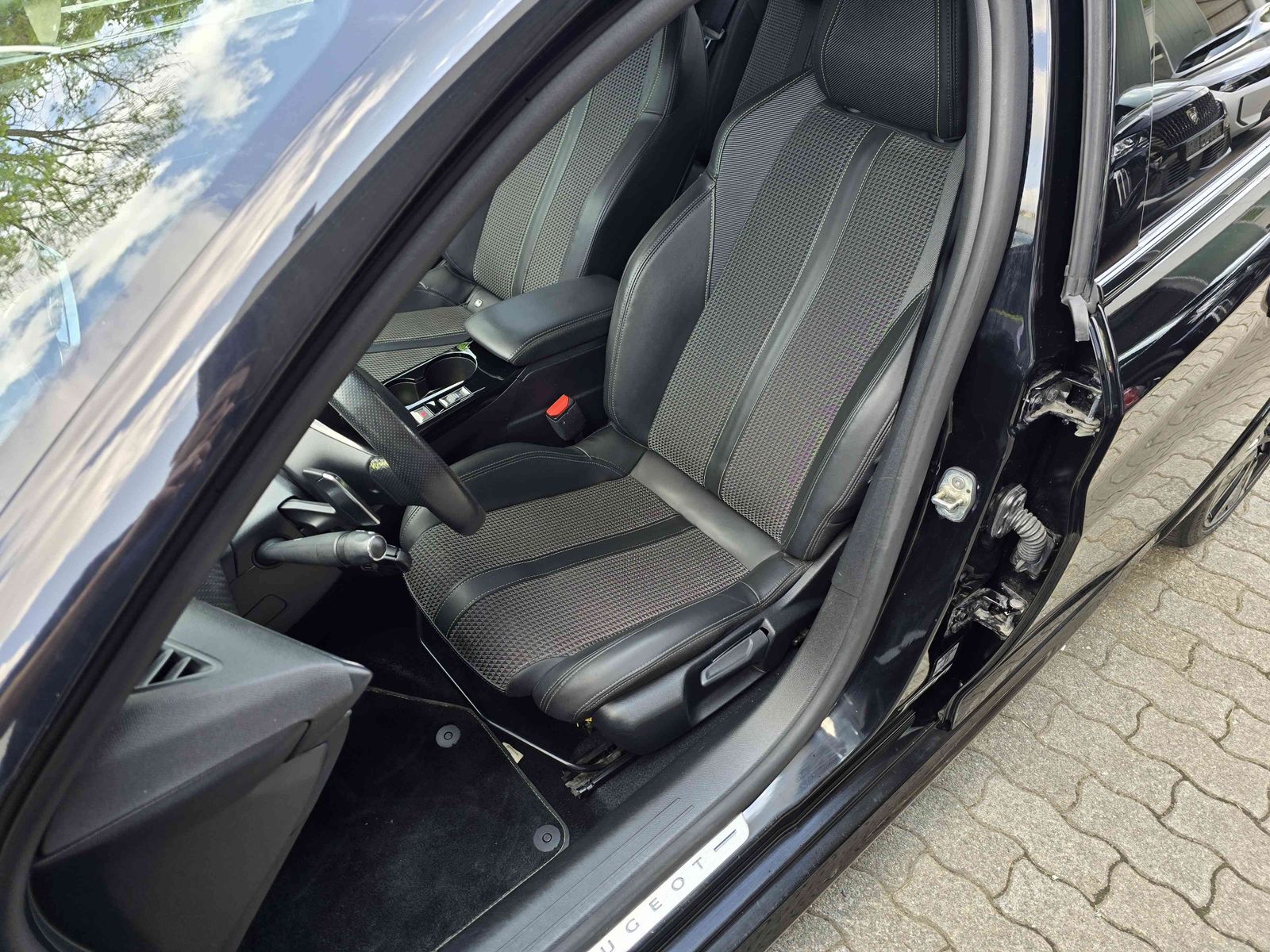Peugeot 208 GT - Samsaru's Car Outlet