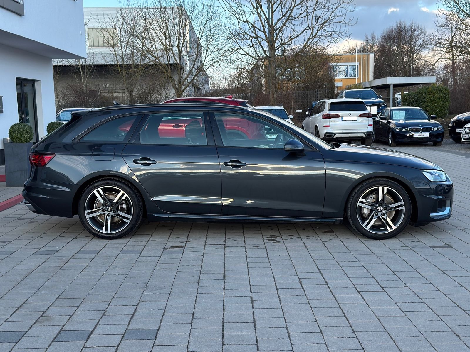 Audi A4 Av.40 TDI advanced S-Tr. - Samsaru's Car Outlet