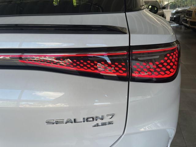 BYD Sealion 7