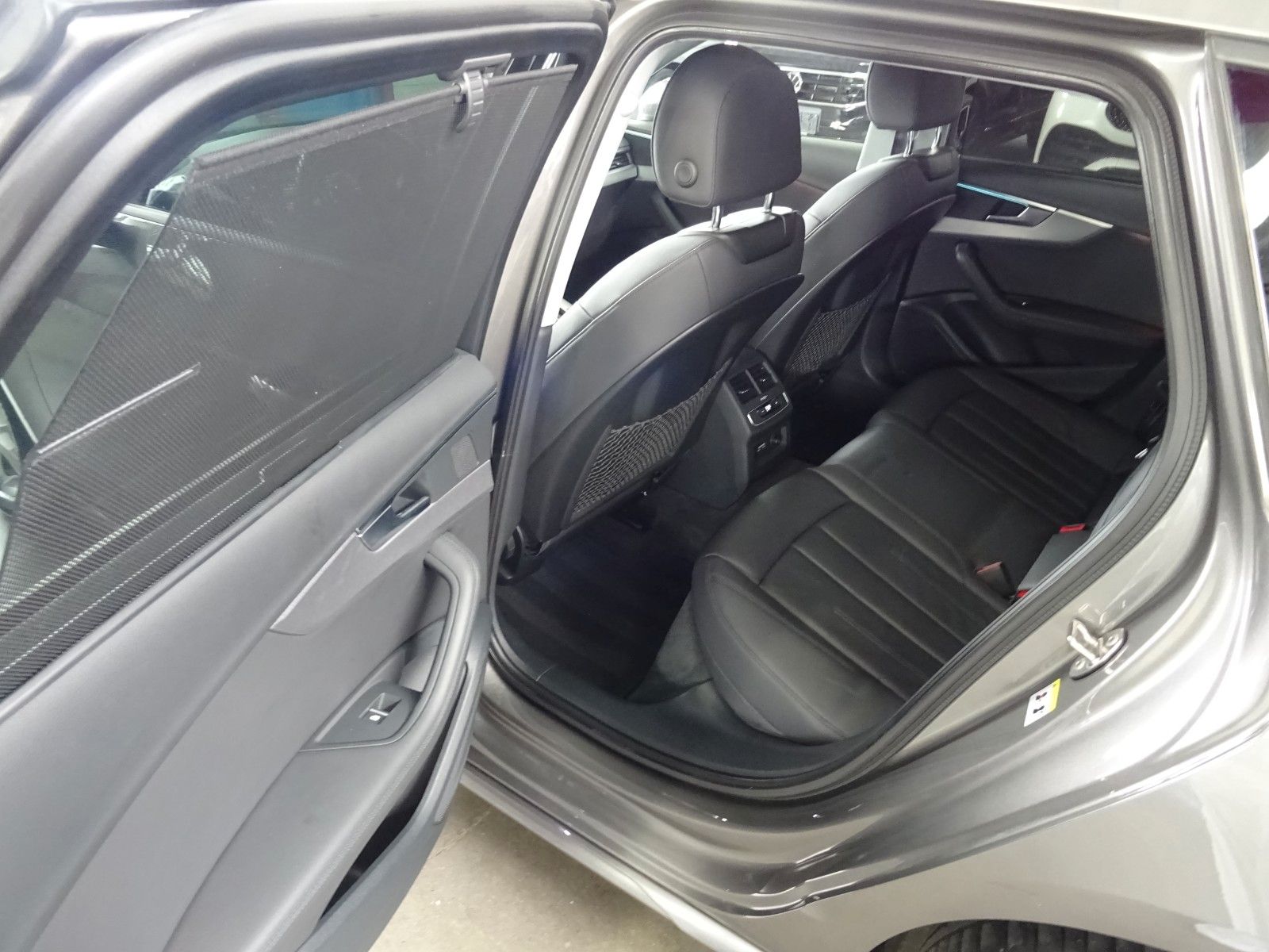 Audi A4 40 2.0 TDI Advan. - Samsaru's Car Outlet