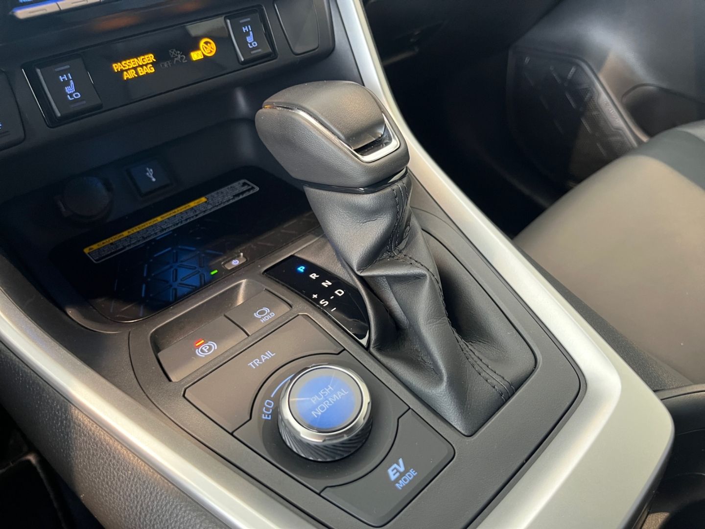 Toyota RAV 4 2.5 4x4 Hybrid Style - Samsaru's Car Outlet