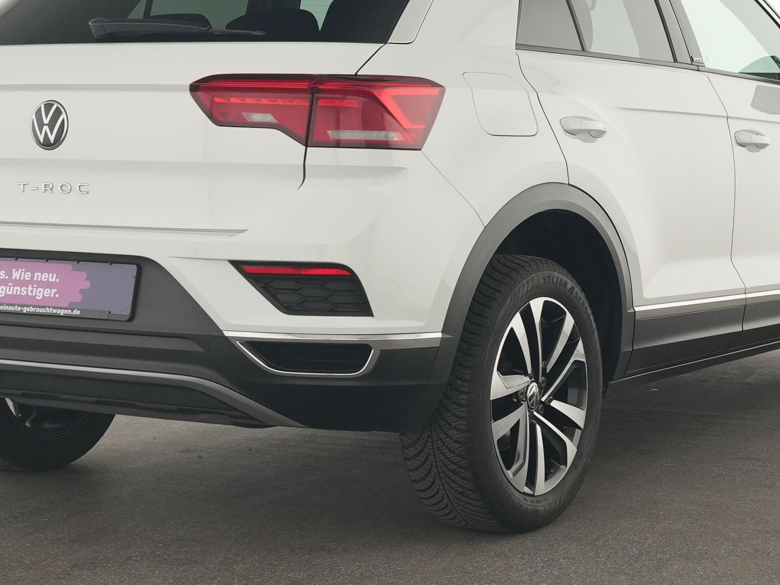 Volkswagen T-Roc United - Samsaru's Car Outlet