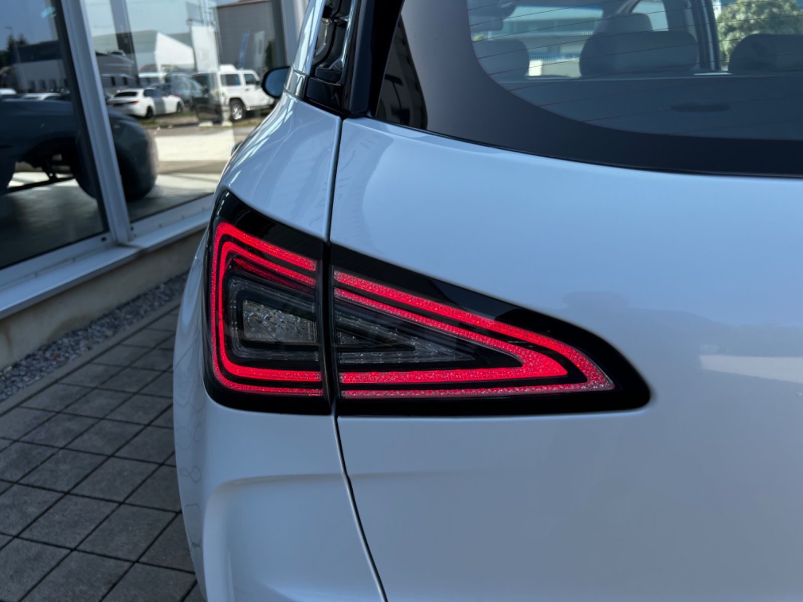 Hyundai Nexo Fuel Cell - Samsaru's Car Outlet